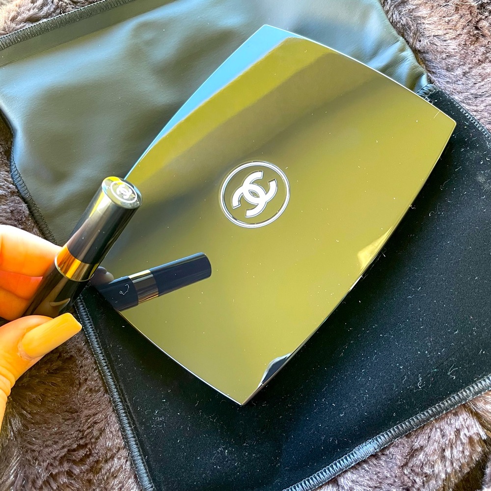CHANEL travel makeup palette